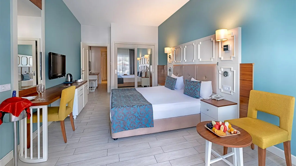 Family Swim-Up room