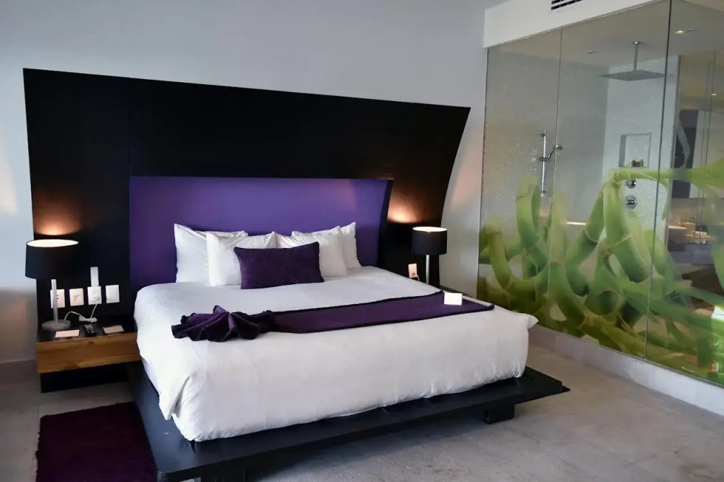 Honeymoon Double Suite full double bed