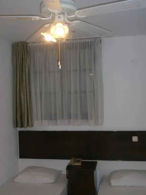 Economy room