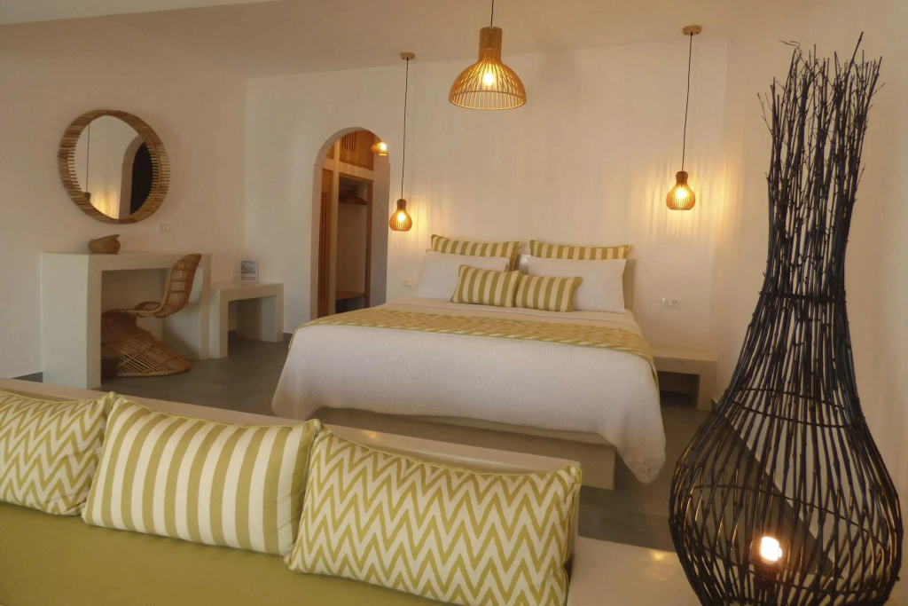 Honeymoon Double Suite with Outdoor Jacuzzi (full double bed)