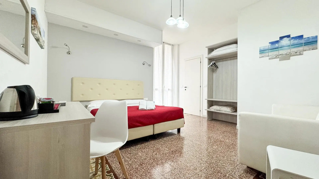 Double room (full double bed)