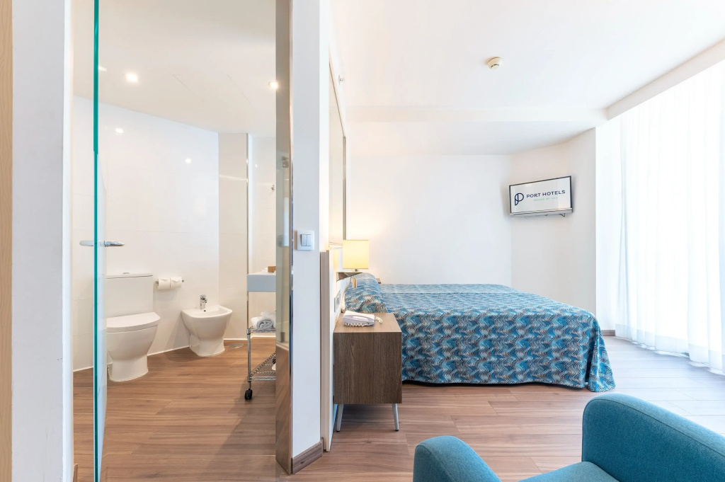M Double room with sea view (twin beds)