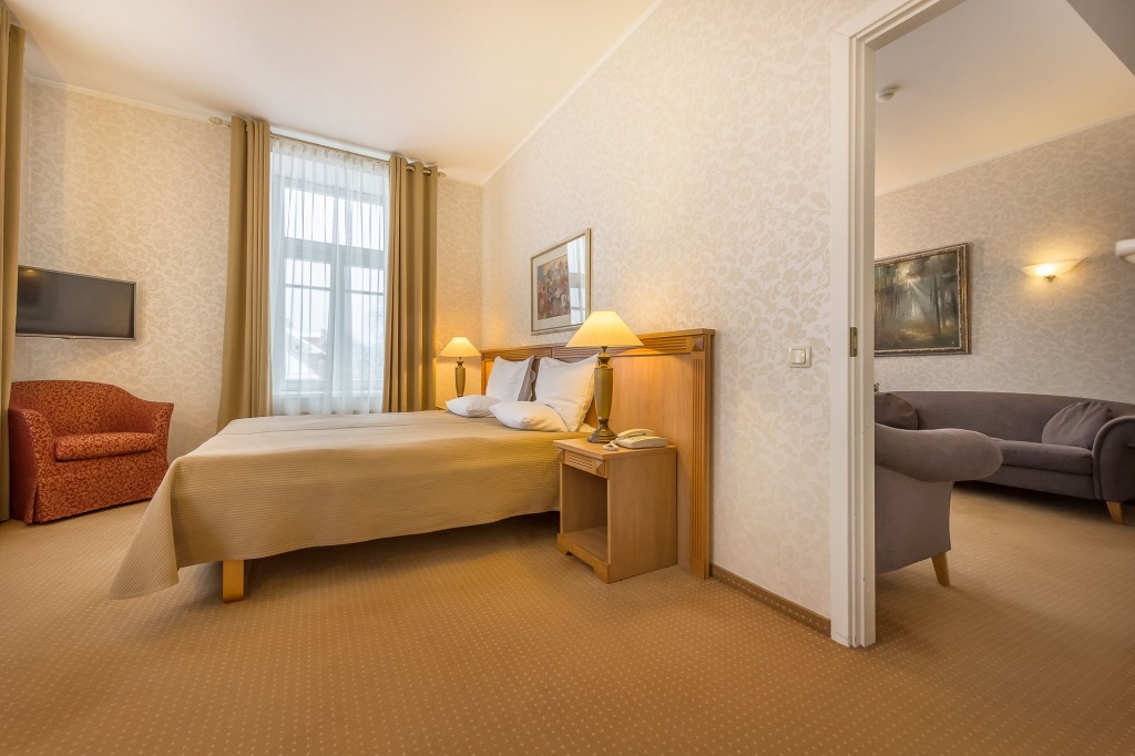 Double Suite (full double bed)