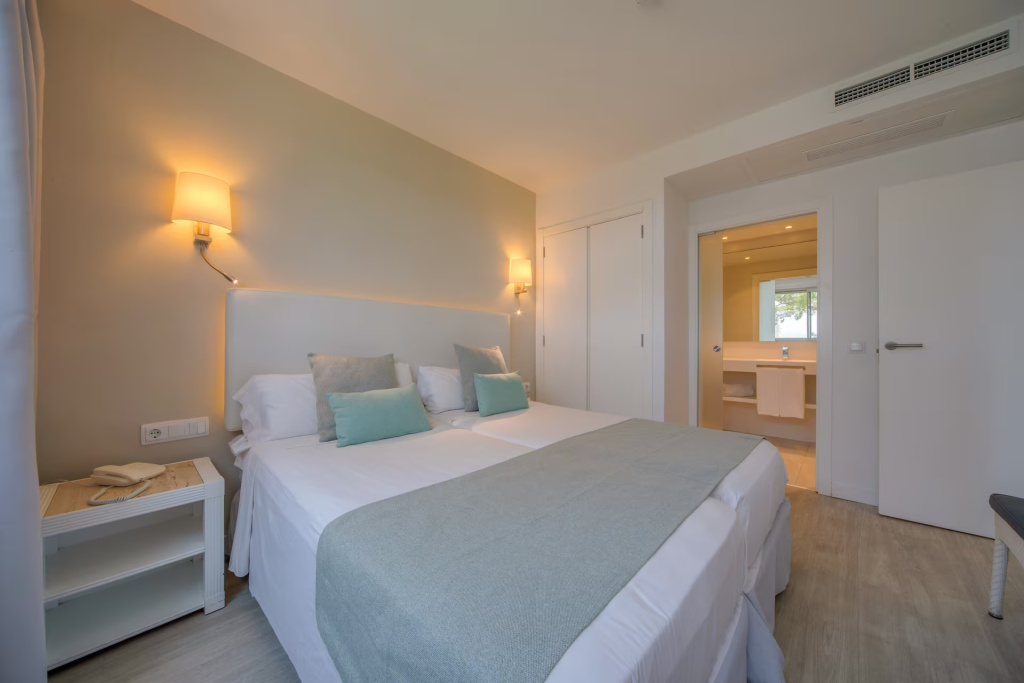 Premium Double Suite with partial sea view (twin beds)