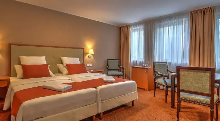 Double Suite (full double bed)