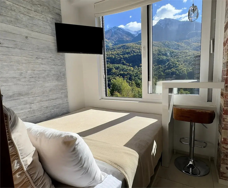 Light Gem Double Apartment (full double bed)