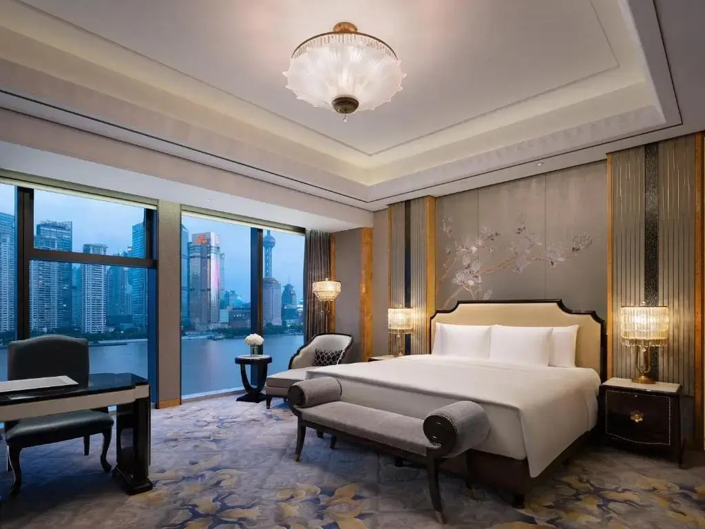 Metropolitan Pearl Tower View Double Suite full double bed
