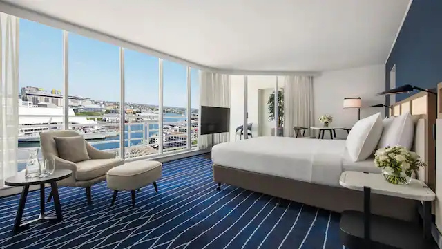 Double Suite with balcony and Darling Harbour View (full double bed)