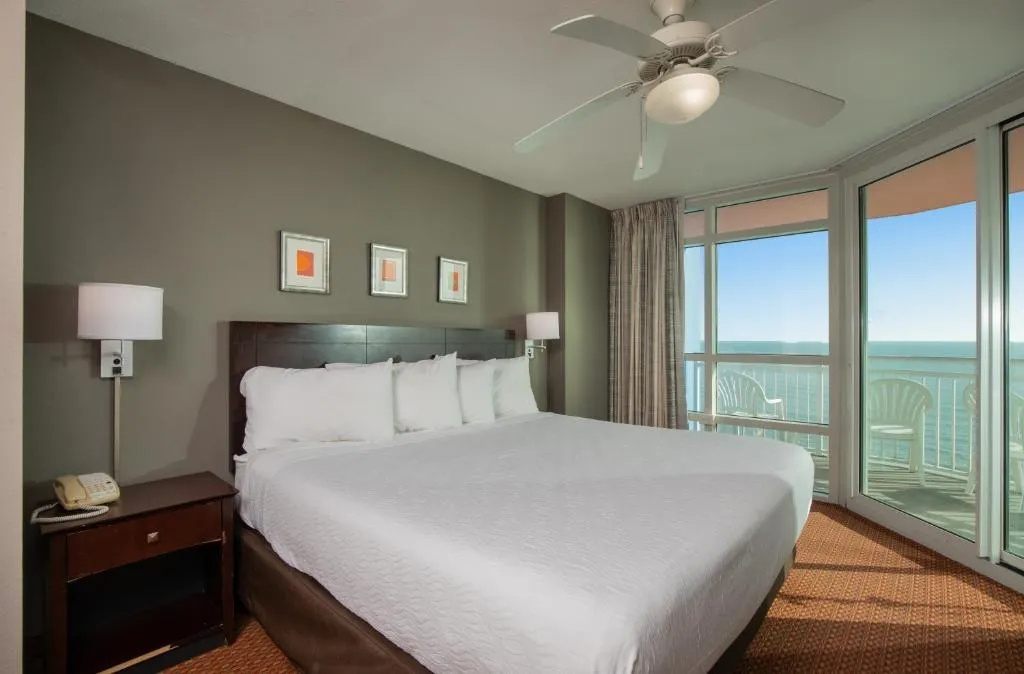 2 Bedrooms room