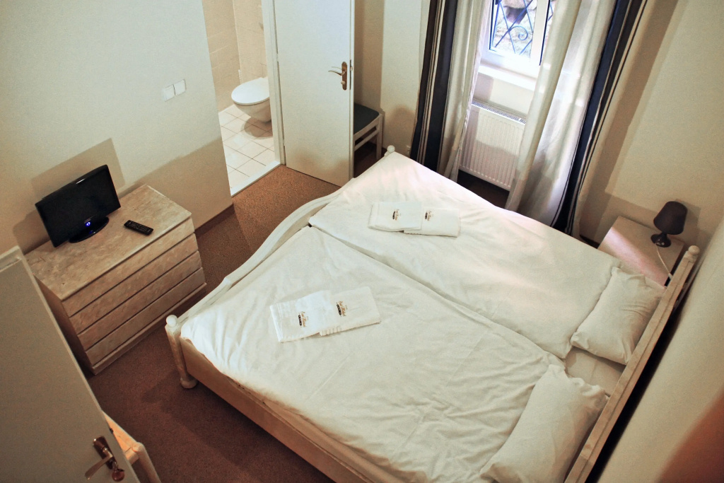 Economy room