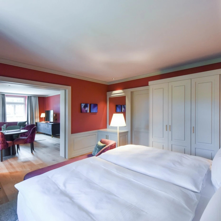 Corner Double Cresta Suite with balcony (full double bed)
