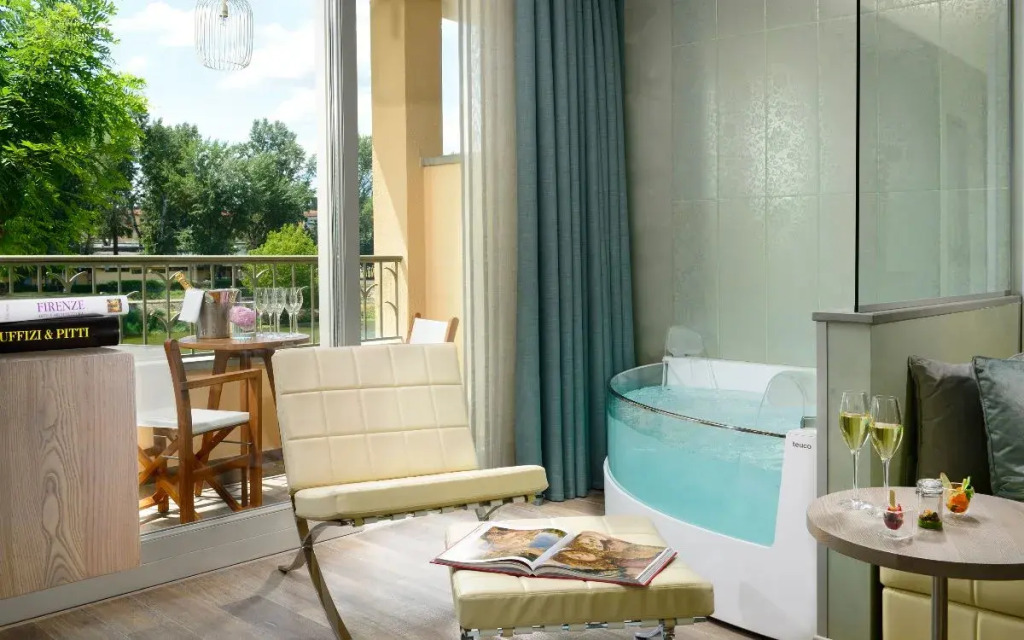 Двухместный полулюкс Wellness Resort двуспальная кровать в Hotel Ville sull'Arno