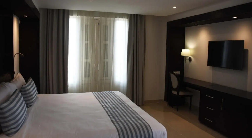 Double Suite (full double bed)