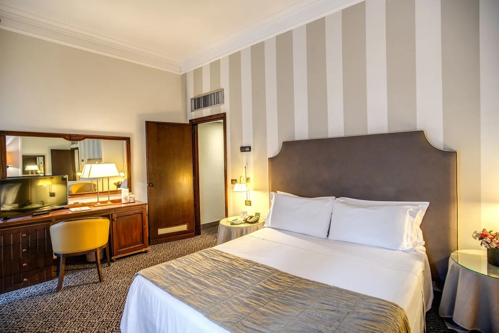 Classic Double room (full double bed)