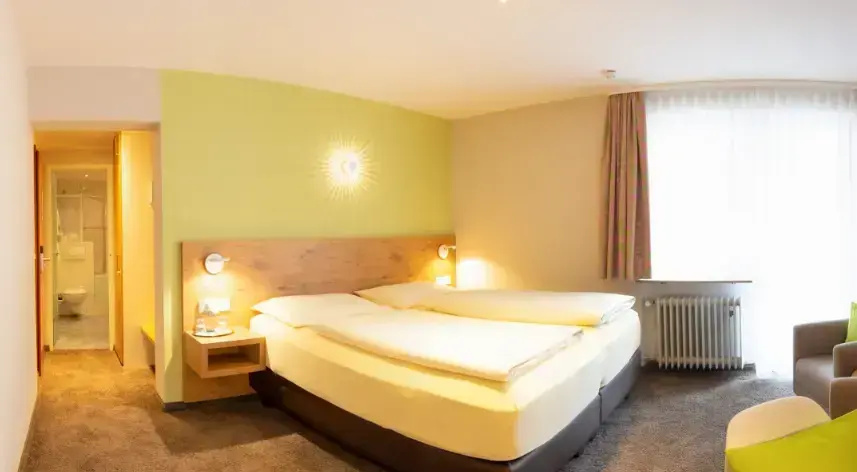 Classic Double room with balcony (full double bed)