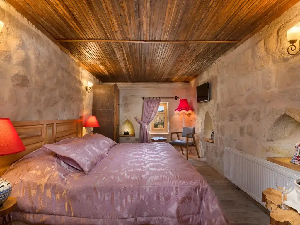 Double Suite Room with balcony (full double bed)