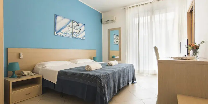 Double room (full double bed)
