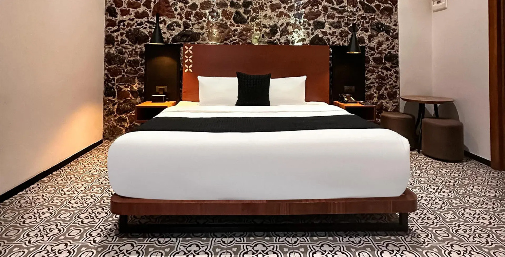 Standard of Luxury Double room (full double bed)
