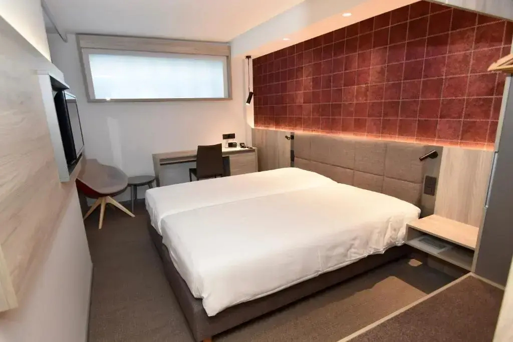 Patio Small Double room (twin beds)
