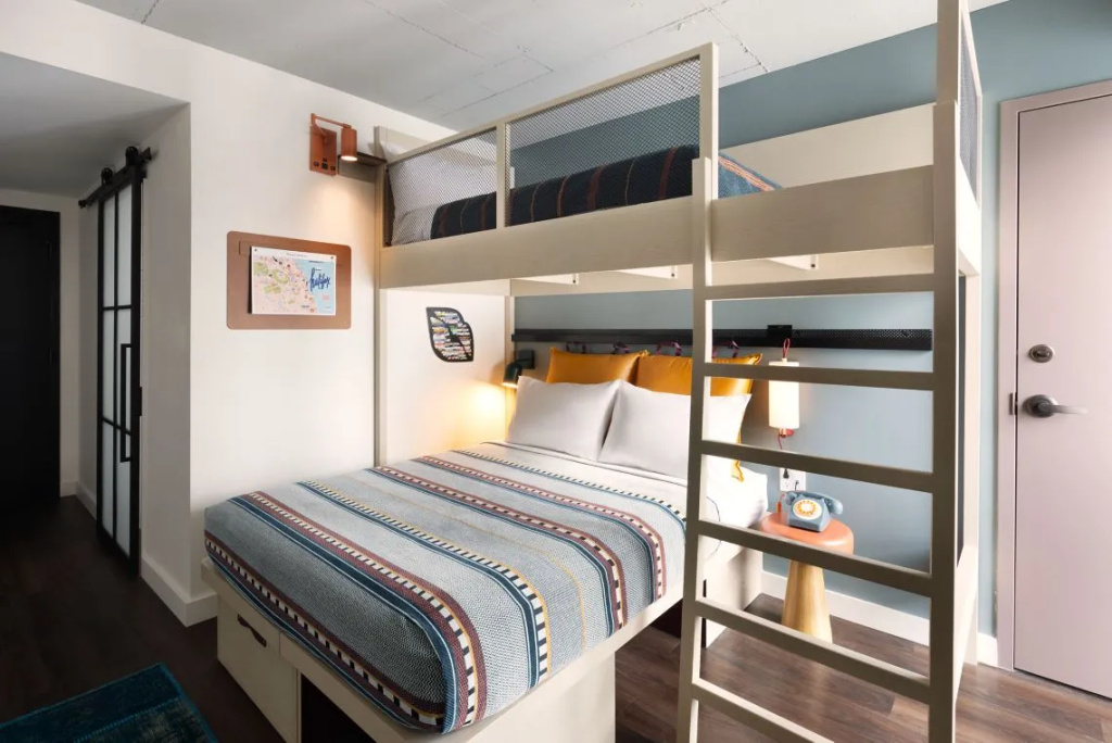 1 Specialty Bed Triple room