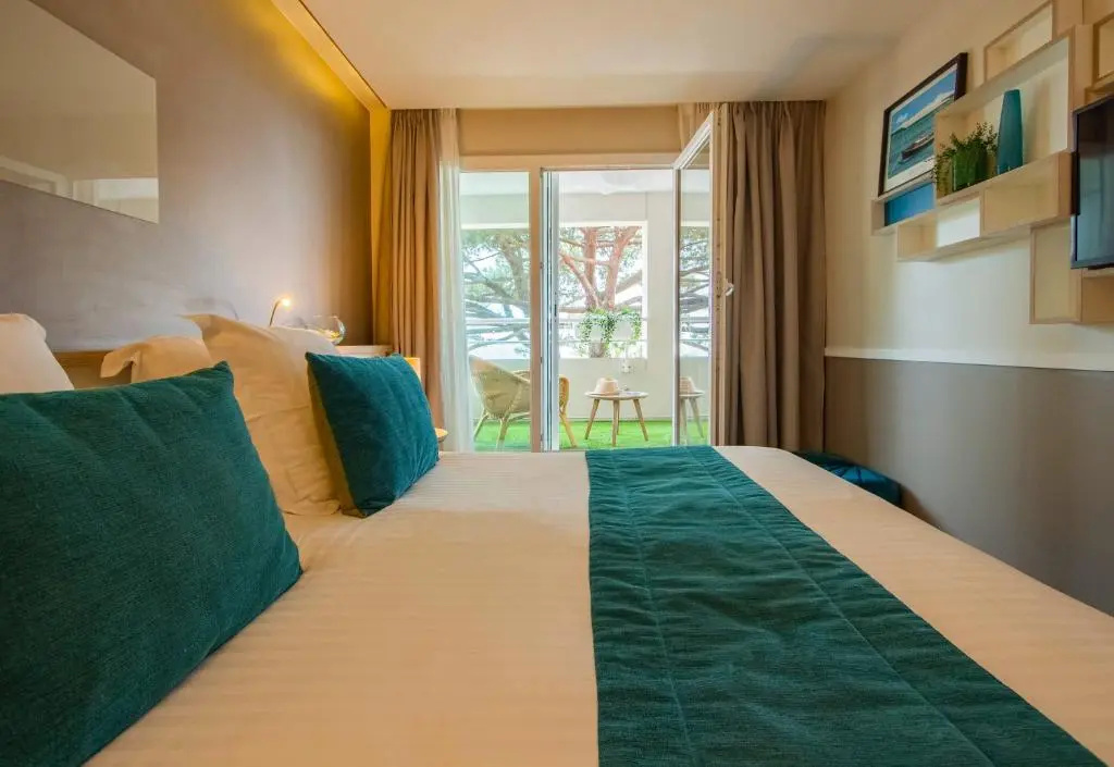 Double Junior Suite (full double bed)