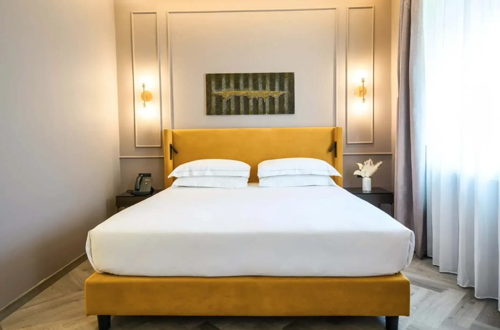 Deluxe Double room (full double bed)