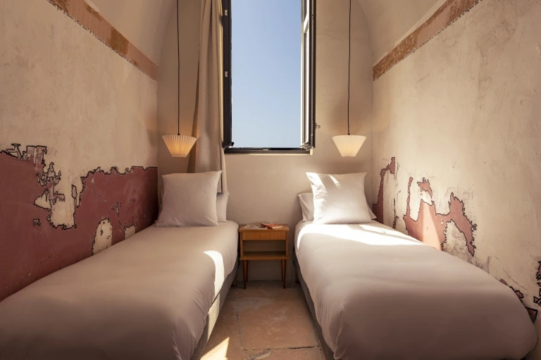 Standard Double Cell (twin beds)