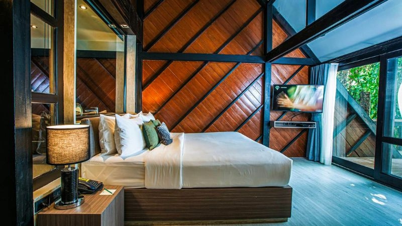 Canopy Double Plunge Pool Suite full double bed