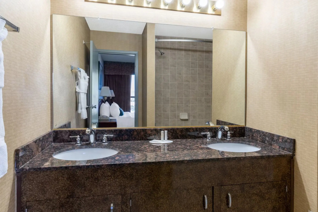 Ramada by Wyndham Reno Hotel and Casino - Chambres