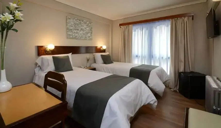 Standard Double Suite (twin beds)