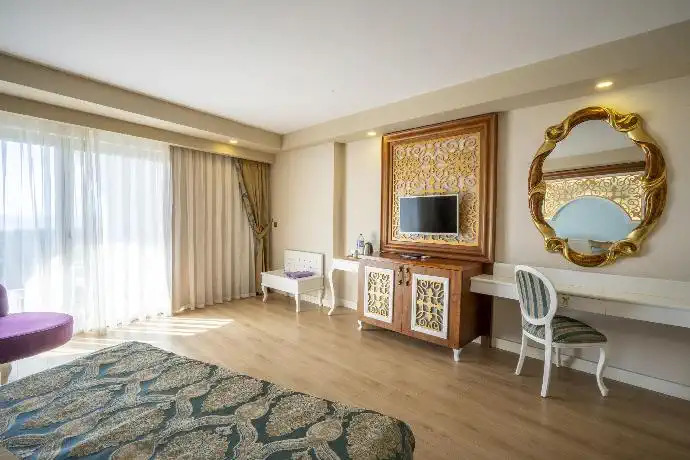 Трёхместный номер Comfort в J'adore Deluxe Hotel & Spa
