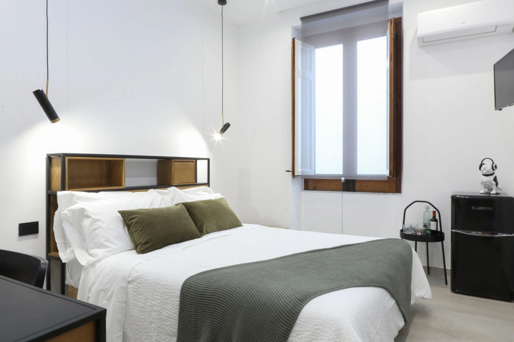 103 Double room (full double bed)