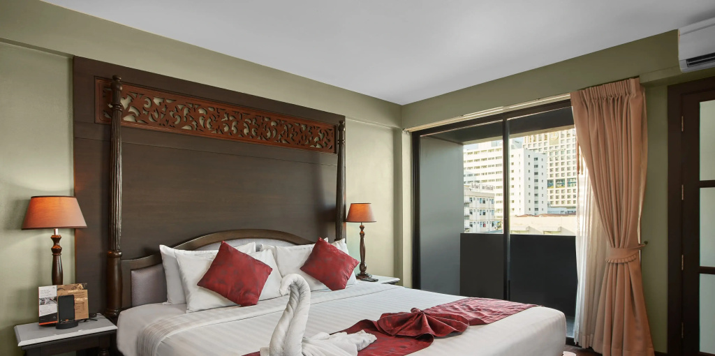 Corner Double Suite (full double bed)