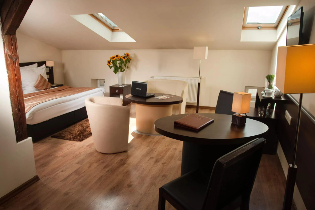 Deluxe Double room (full double bed)