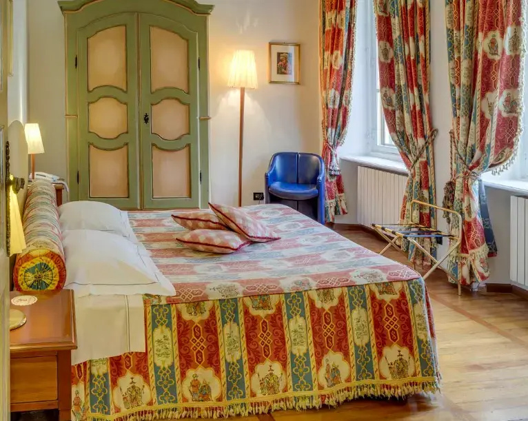 Double Suite (full double bed)