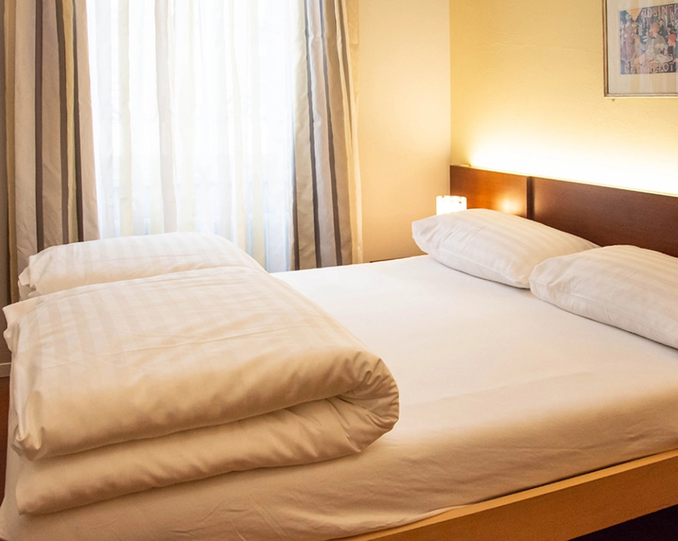 Standard Double room with street view (full double bed)