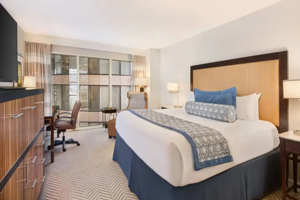 Deluxe Double room with courtyard view (full double bed)