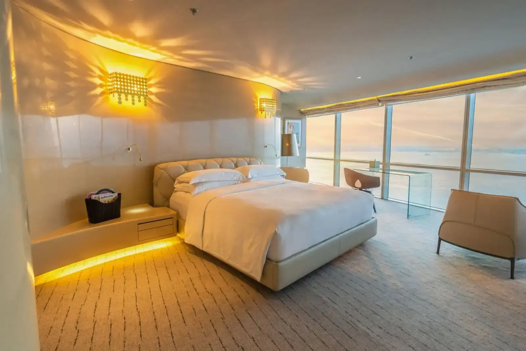 Royal Double Suite full double bed