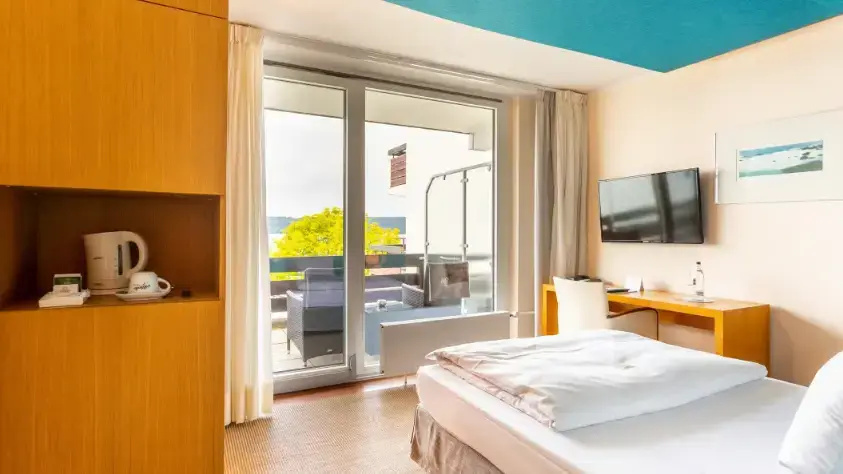 Single room lake side