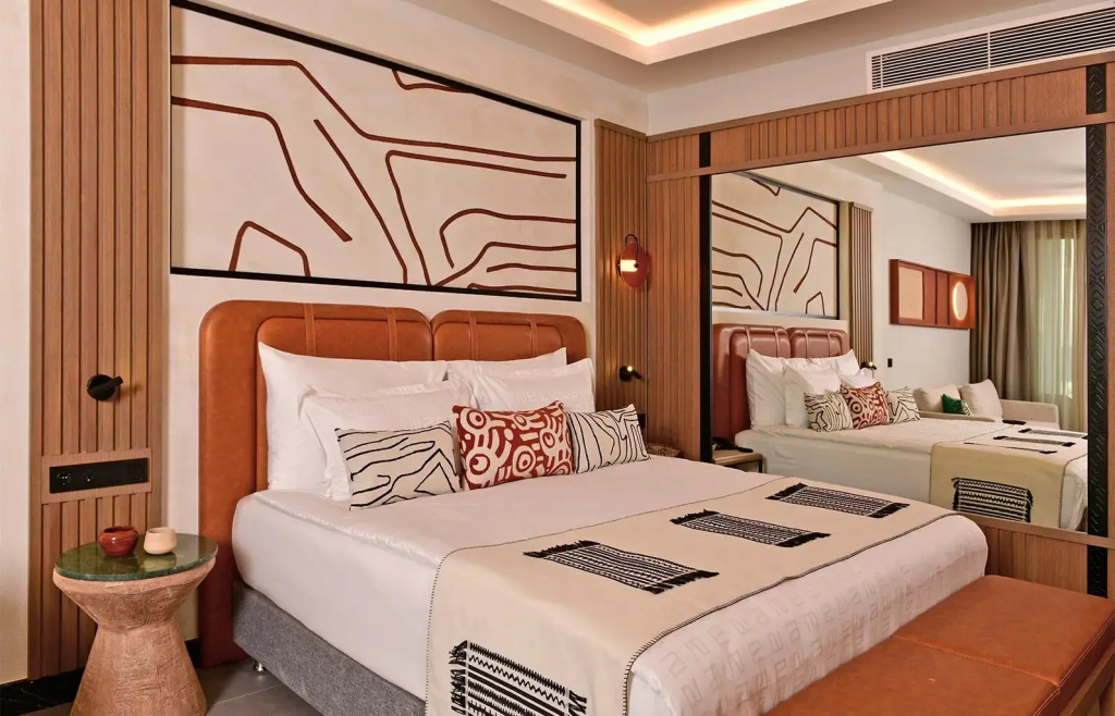 Deluxe Swim Up Double room (full double bed)