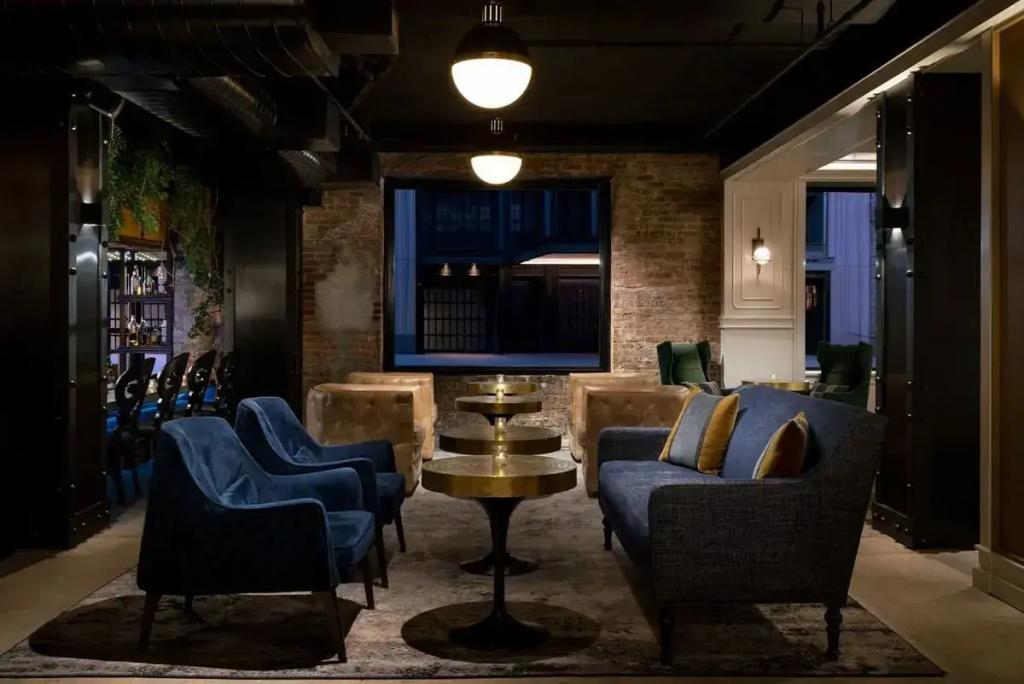 Lobby & Reception