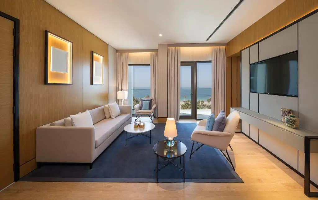 Suite seafront