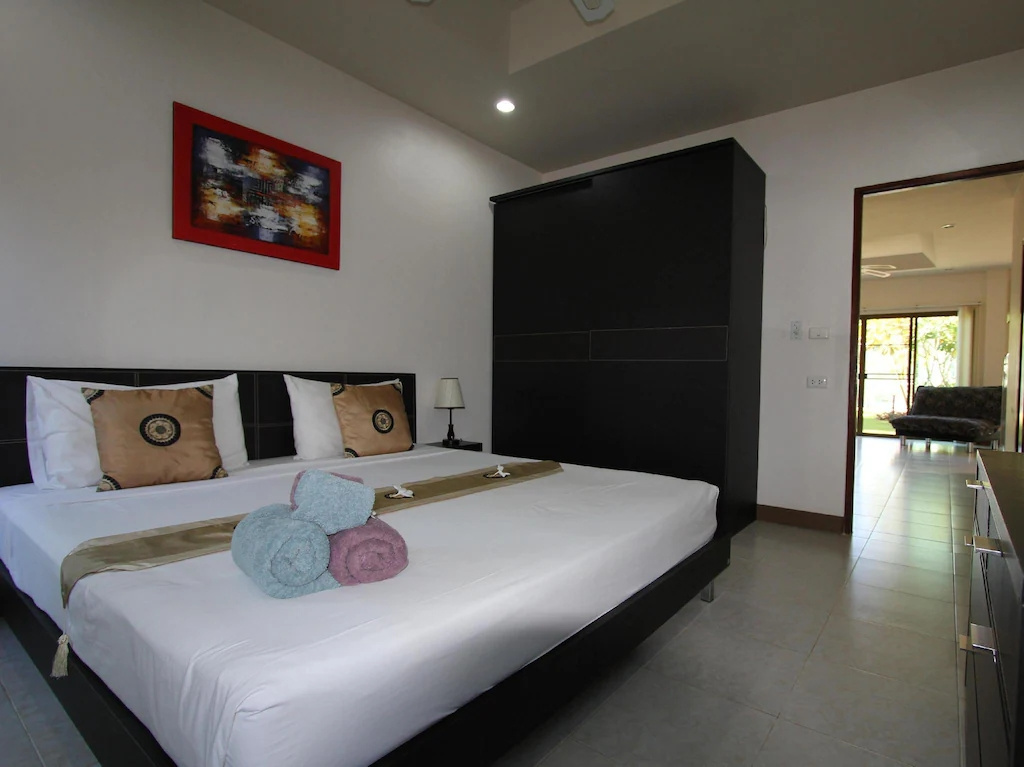 2 Bedrooms Quadruple Apartment with Kitchen