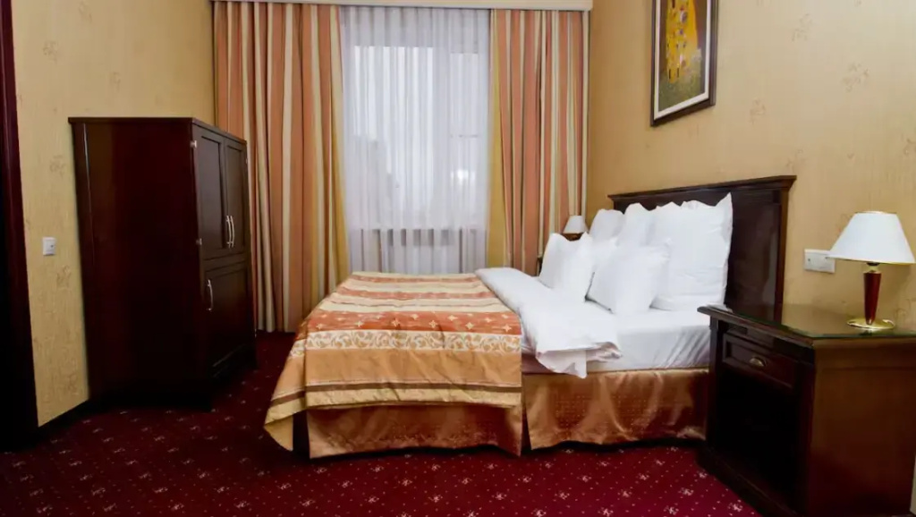 Superior Double Suite (full double bed)