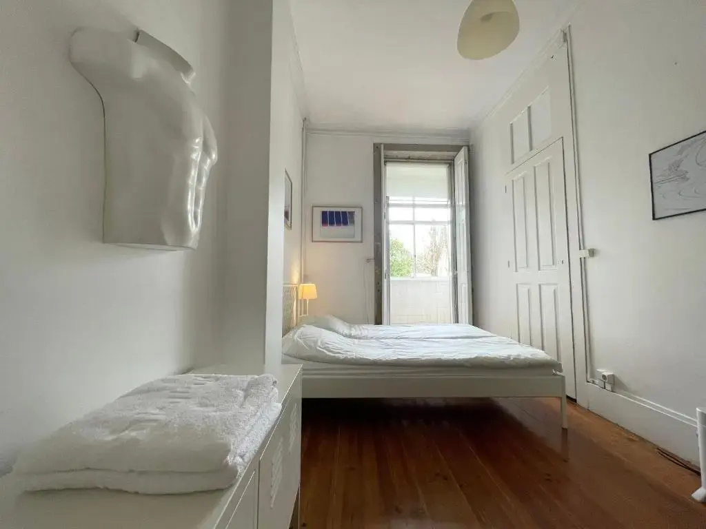Large Double room (full double bed)