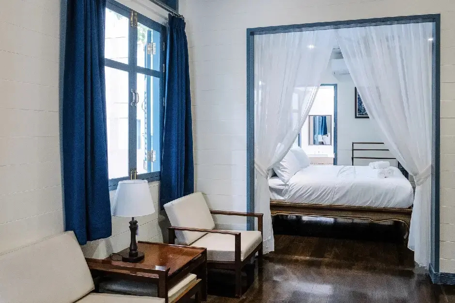 Double Colonial Suite (full double bed)