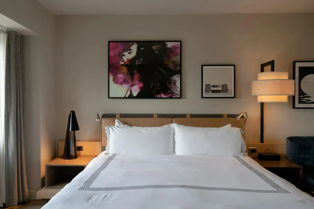 High Floor Double room (full double bed)