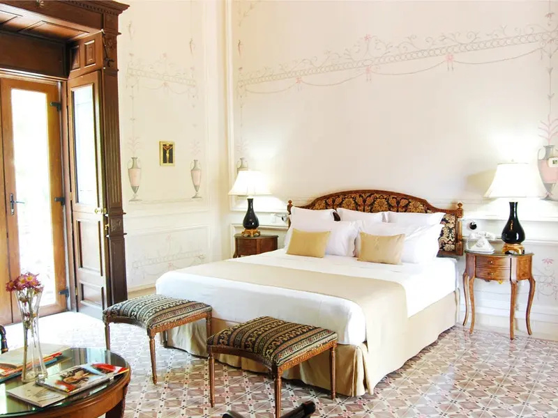 Double Suite (full double bed)