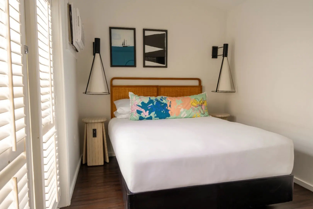 Merlin's Double Suite (full double bed)