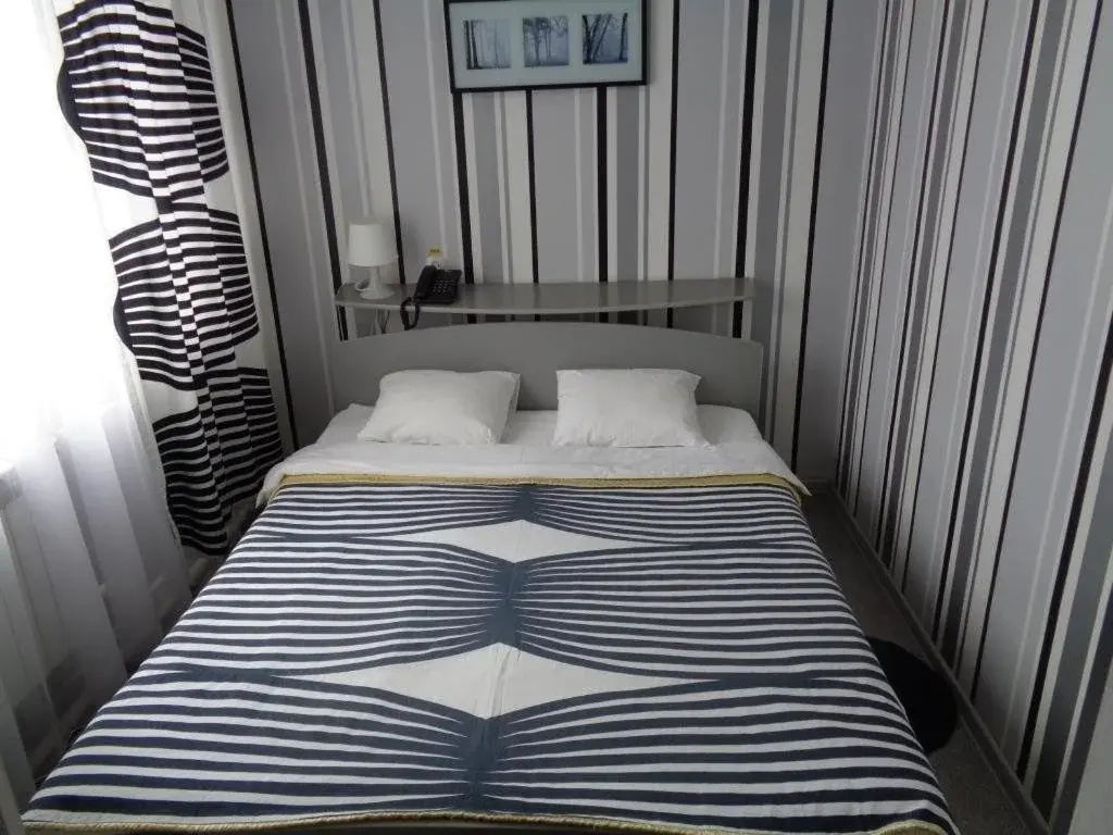 Double Suite (full double bed)